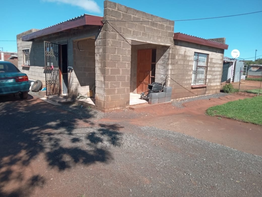 2 Bedroom Property for Sale in Caleb Motsoabi Free State